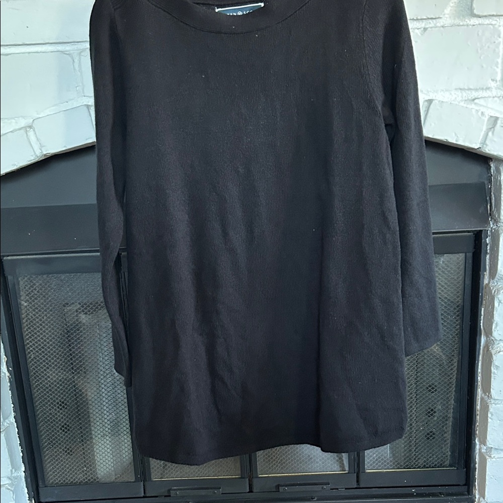 Black Ribbed Crewneck Pullover